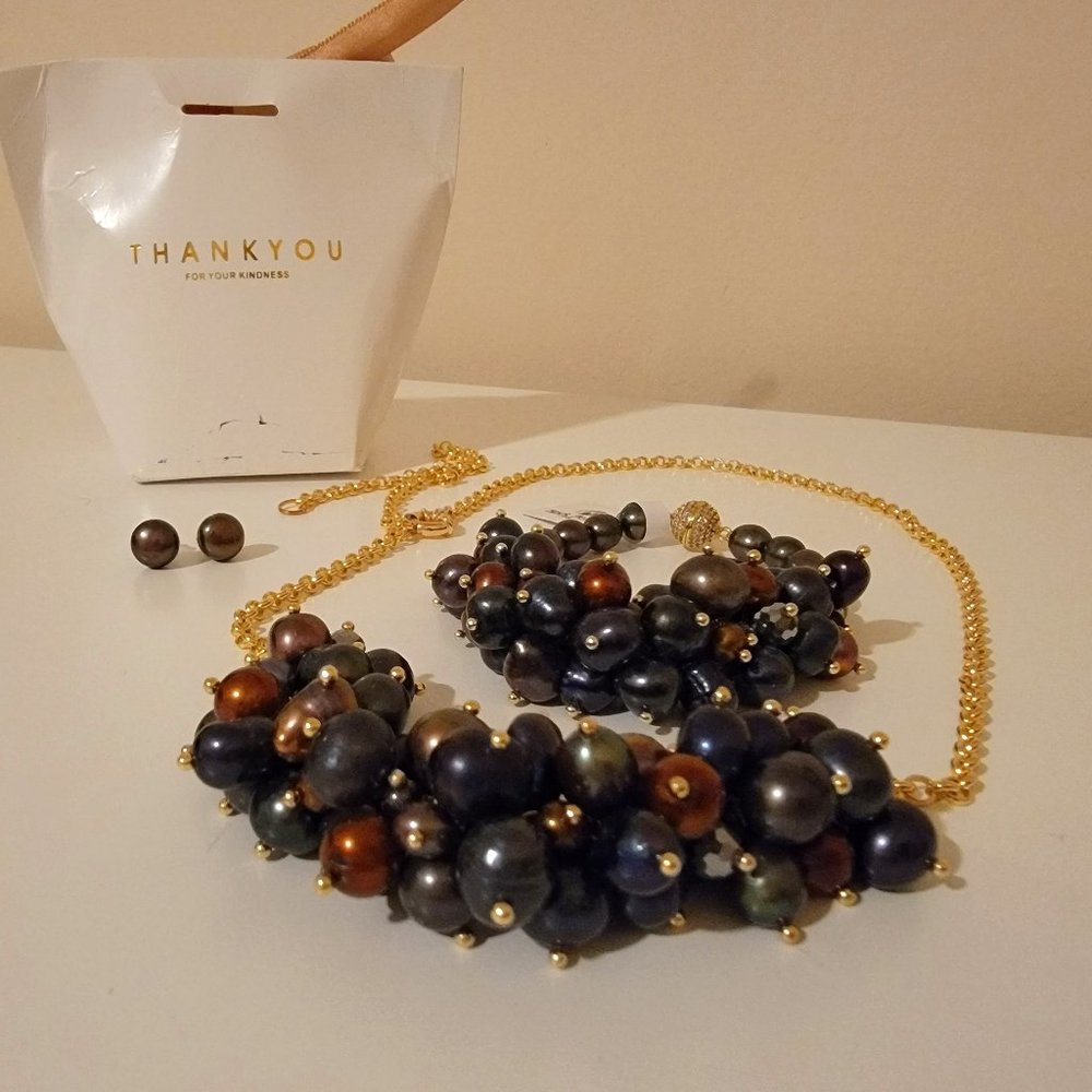 FRESHWATER PEARLS SET - necklace, studs & bracelet